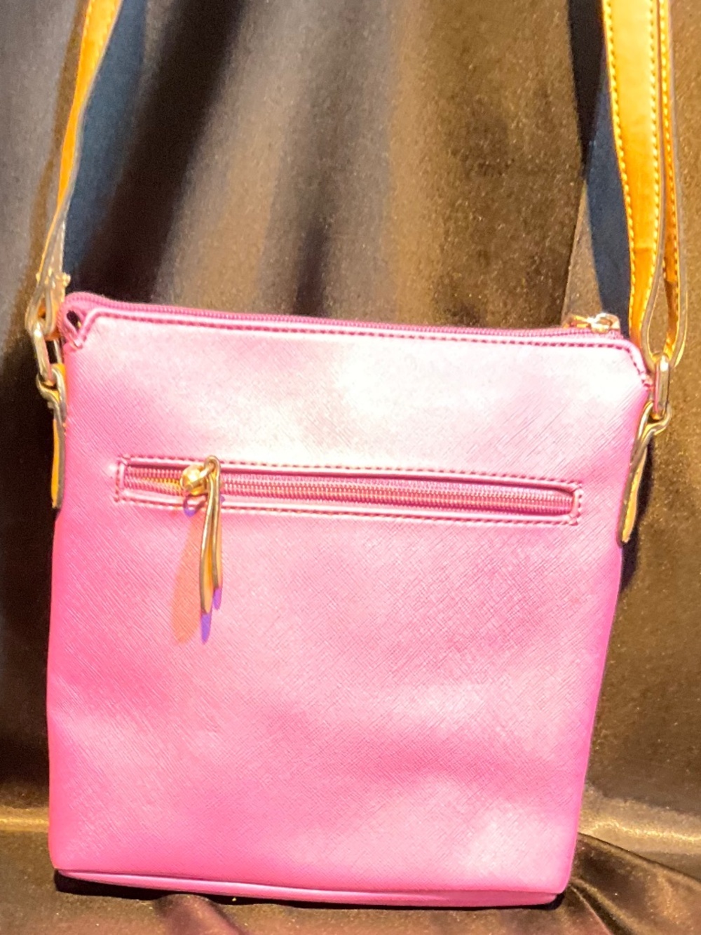 Gianni Bini pink crossbody mail bag.   5-A1c - Picture 10 of 14